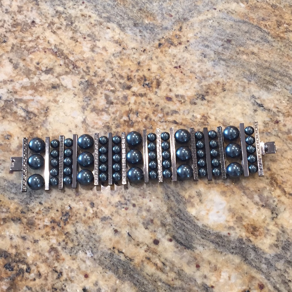 🚫sold🚫Carolina Herrera dark green pearl bracelet - Picture 2 of 6